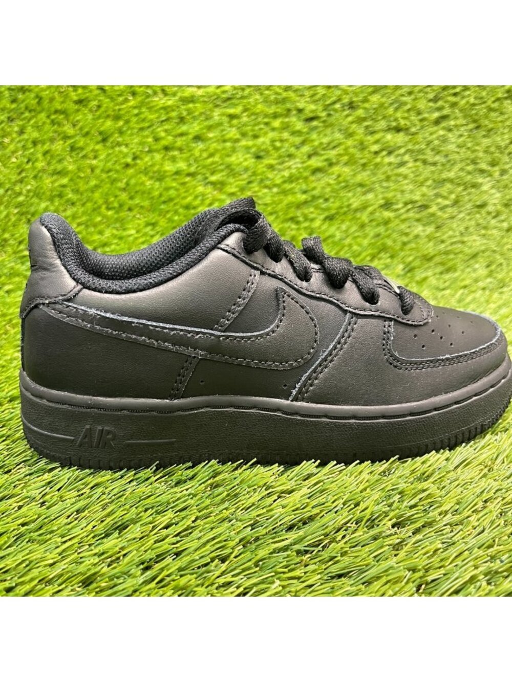 Nike Air Force 1 LE Boys Size 1Y Triple Black Athletic Leather Shoes Sneakers